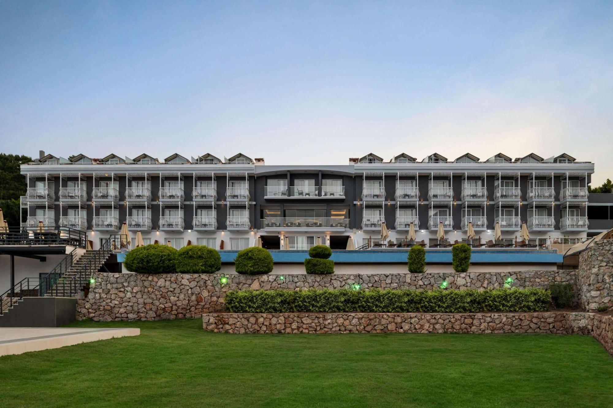 Ramada By Wyndham Fethiye Oludeniz (Adults Only) Exterior foto